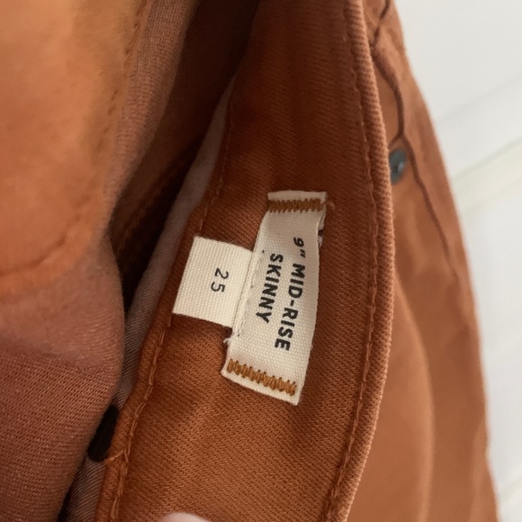 9" Mid-Rise Skinny Jeans: Garment-Dyed Button-Front Edition - Picture 8 of 8